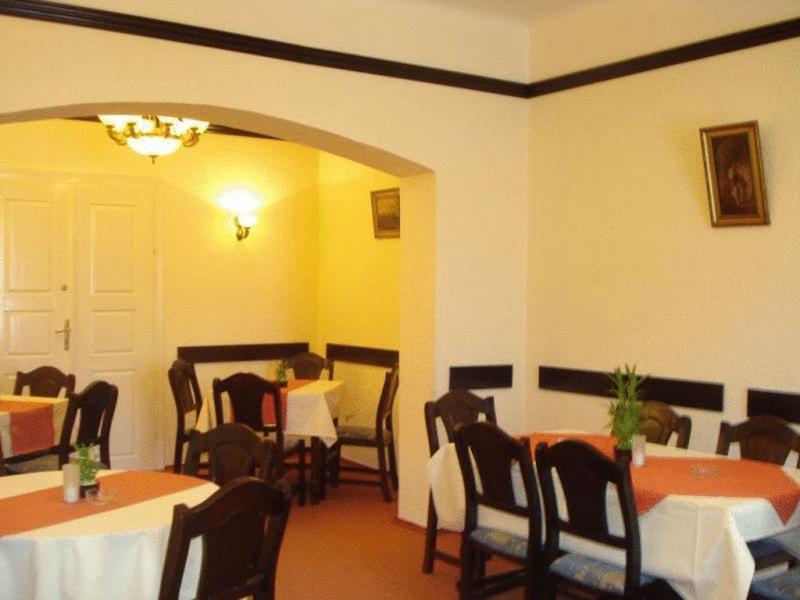 Pension Hotel Fast Rădăuţi Extérieur photo