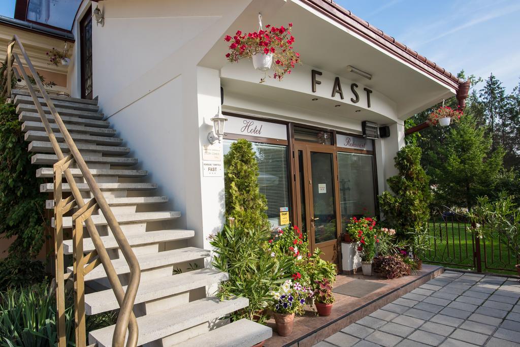 Pension Hotel Fast Rădăuţi Extérieur photo
