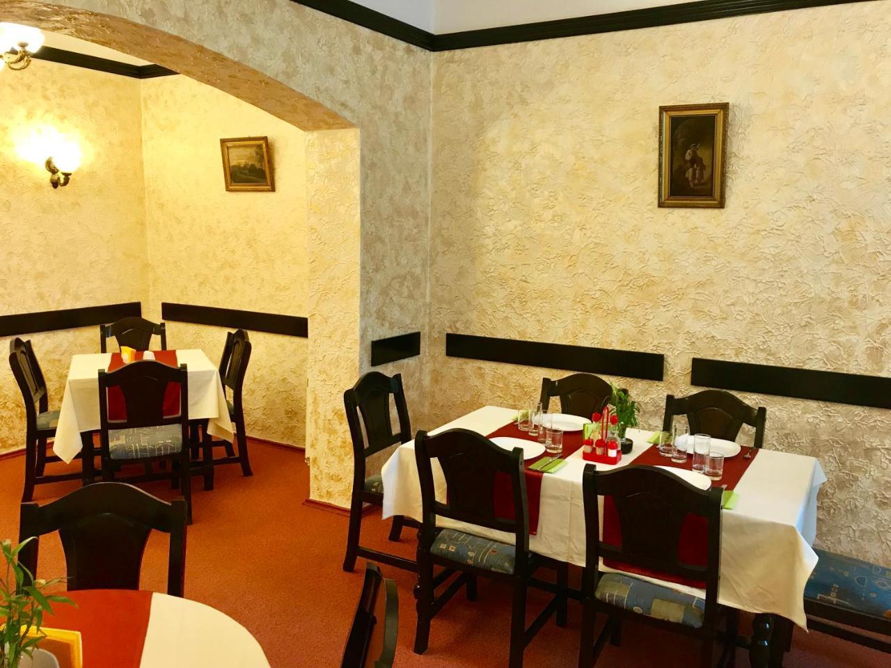 Pension Hotel Fast Rădăuţi Extérieur photo